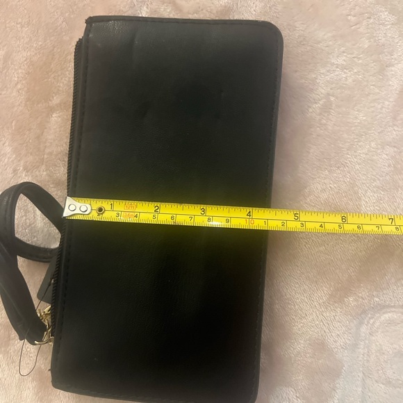 NWT GUESS Black Clutch Wristlet with Gold Logo - Picture 6 of 10